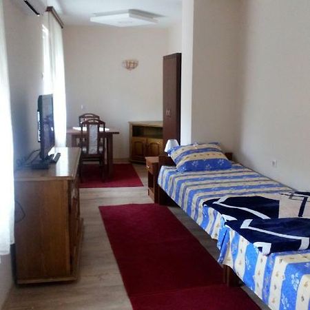 Guest House Green View Pirot Luaran gambar
